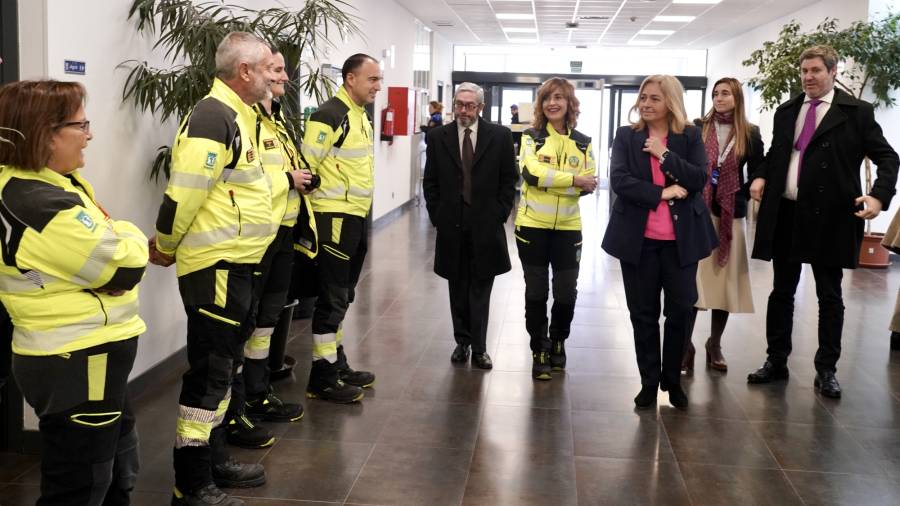 La vicealcaldesa y delegada de Seguridad y Emergencias, Inma Sanz, y el concejal de Latina, Alberto González, en la inauguración de la XIII Jornada de SAMUR-Protección Civil sobre prevención y maltrato infantil