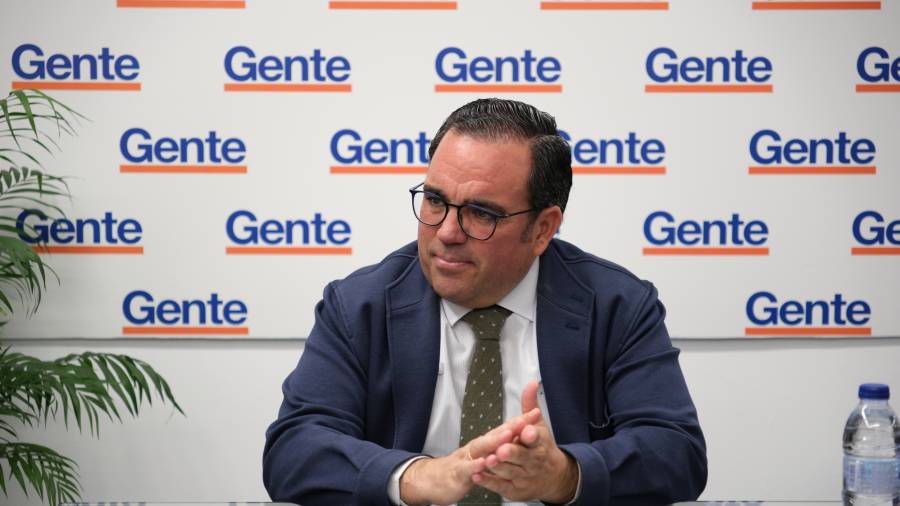 Javier Úbeda, durante la entrevista en la redacción de GENTE