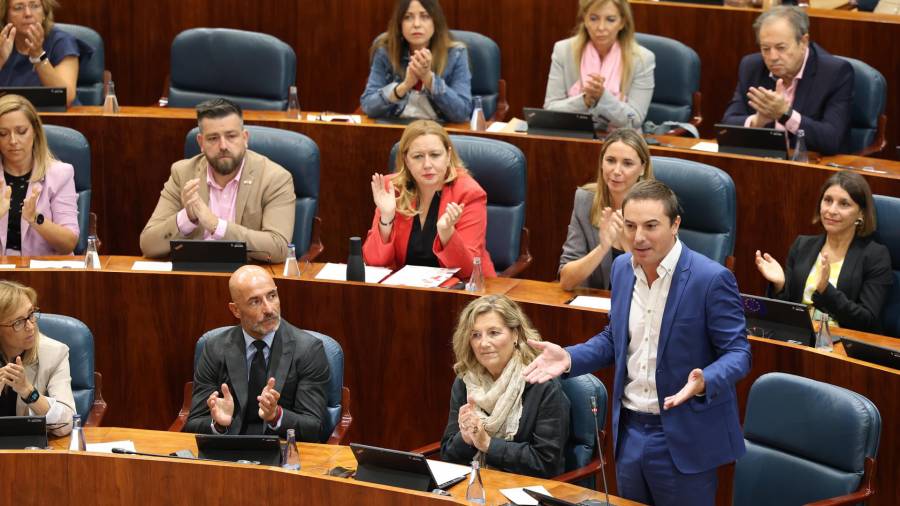 El secretario general del PSOE-M, Juan Lobato, interviene durante un pleno en la Asamblea de Madrid