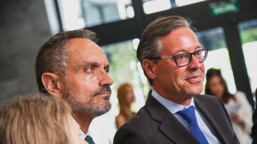 El secretario general del PP, Alfonso Serrano, junto al alcalde de Móstoles, Manuel Bautista