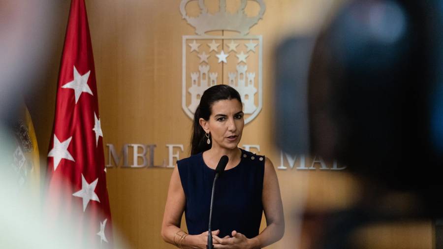 La portavoz de VOX en la Asamblea de Madrid, Rocío Monasterio, ofrece una rueda de prensa durante un pleno en la Asamblea de Madrid