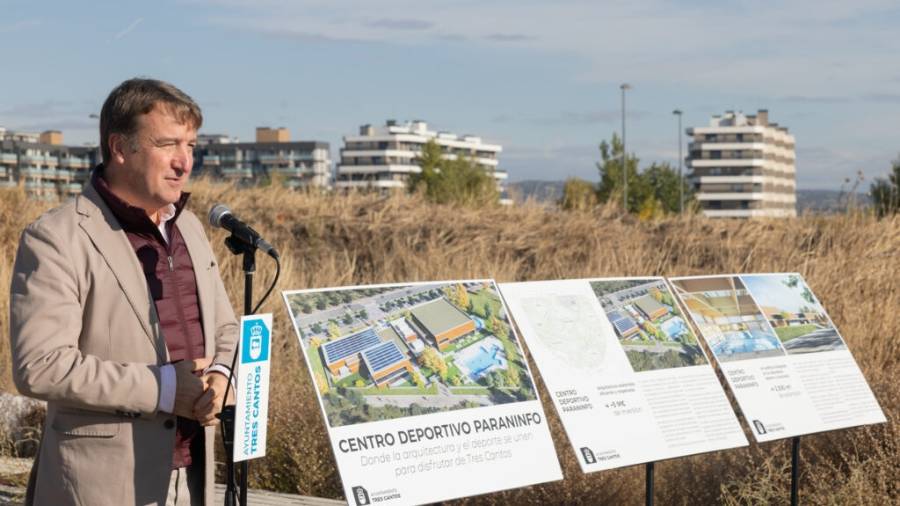 El alcalde del municipio, Jesús Moreno, presenta el proyecto Centro Deportivo Paraninfo