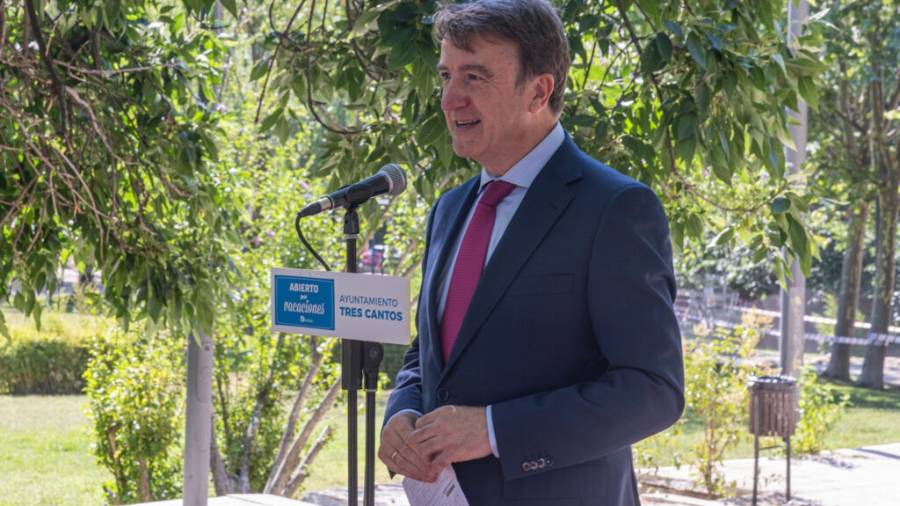 El alcalde de Tres Cantos, Jesús Moreno, presenta la nueva edición de la campaña ‘Abierto por Vacaciones’