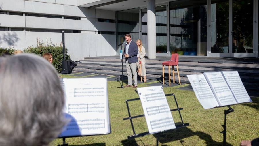 El alcalde de Tres Cantos, Jesús Moreno, y la concejala de Cultura, Elisa Lidia Miguel, durante la presentación de la programación ‘Otoño Cultural’