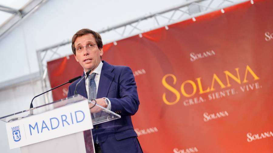 El alcalde de Madrid, José Luis Martínez-Almeida, en el acto de colocación de la primera piedra del proyecto Solana en los terrenos de Hortaleza sobre los que se levantará