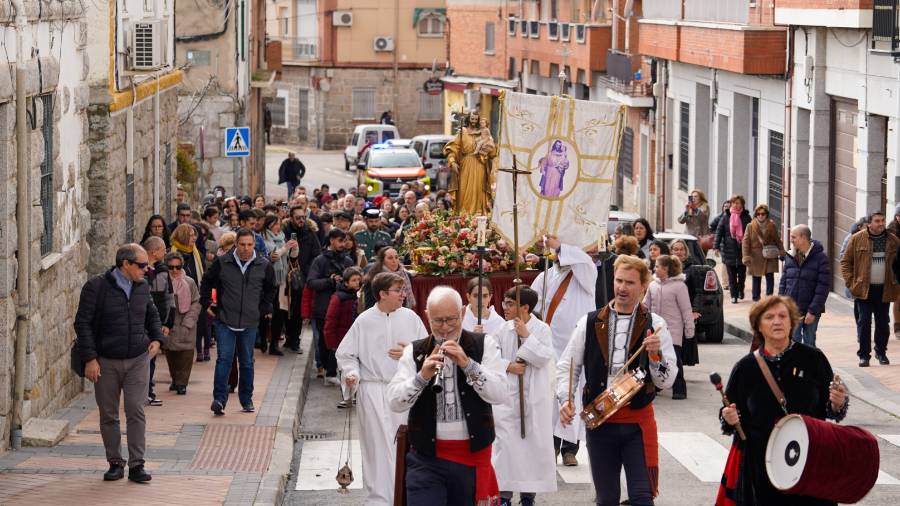 Procesión del Santo por las calles del barrio
