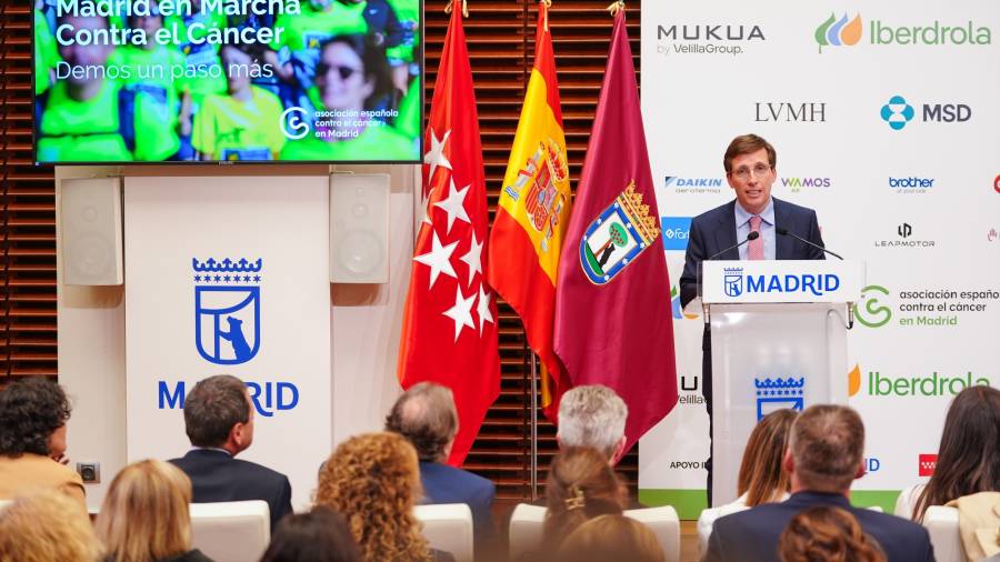 El alcalde, José Luis Martínez-Almeida, presenta la XIII carrera ‘Madrid en marcha contra el cáncer’