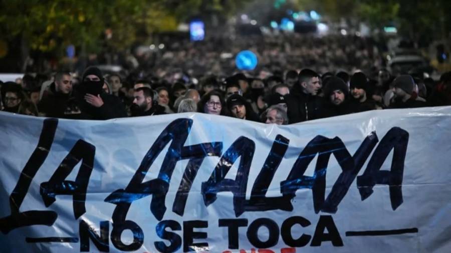 Una de las pancartas del acto de protesta vecinal