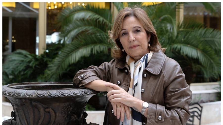 Foto promocional de la autora