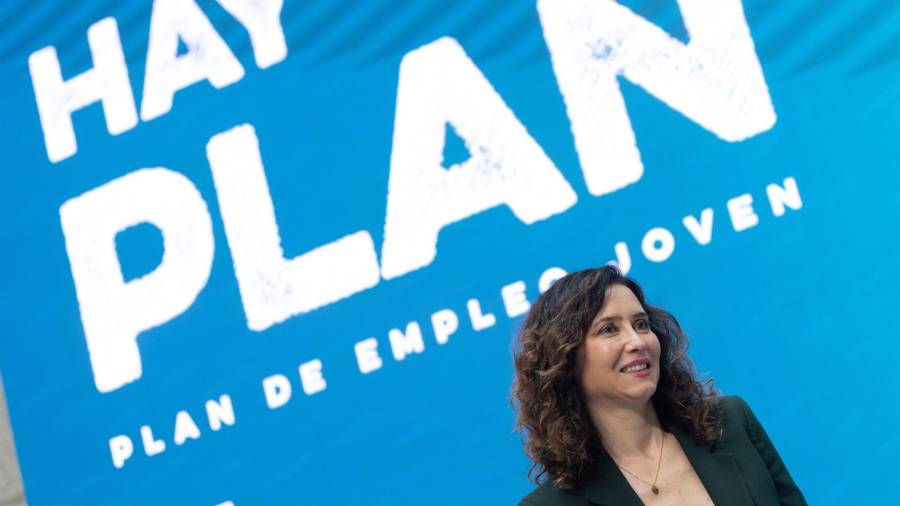 La presidenta de la Comunidad de Madrid, Isabel Díaz Ayuso, durante la presentación de las medidas que contempla el nuevo Plan regional de Empleo Joven 2024-2025, en la Real Casa de Correos