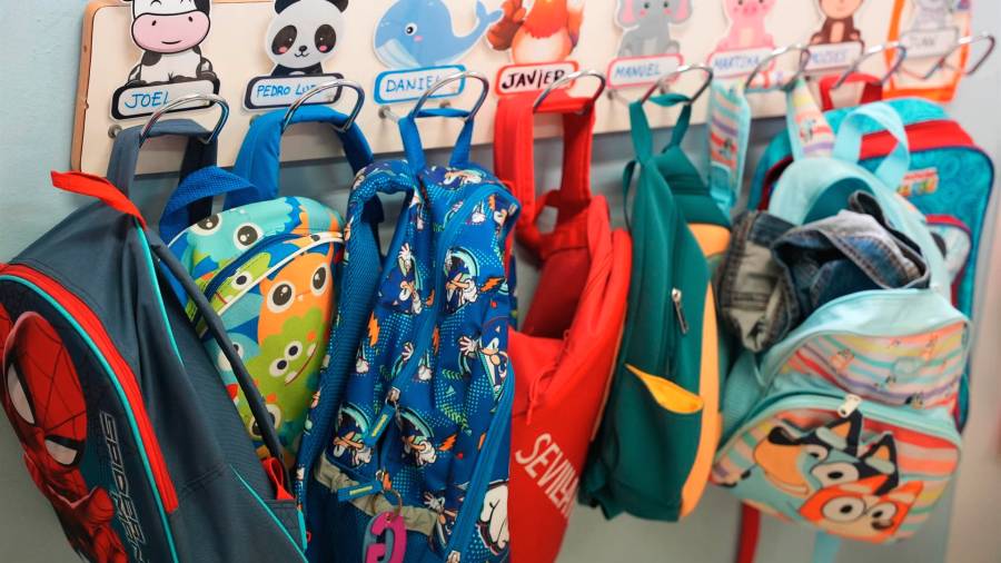 Detalle de las mochilas de los alumnos