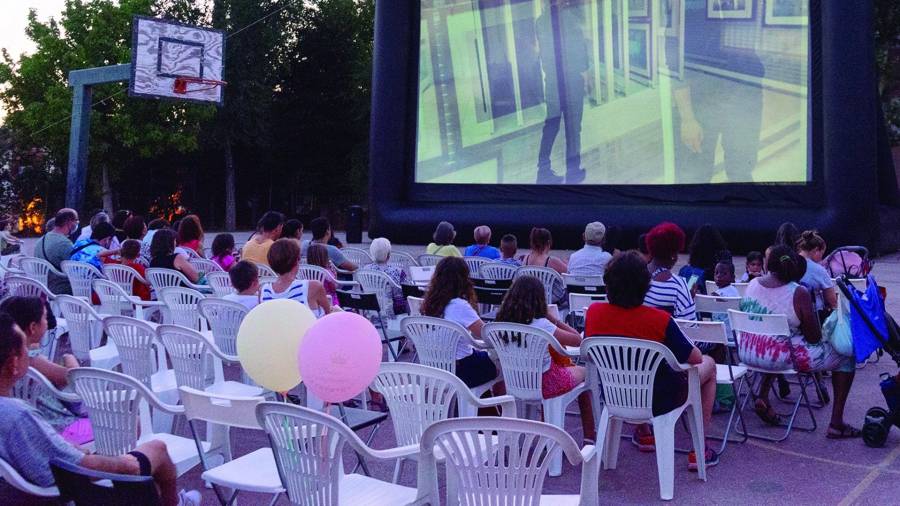 Foto de archivo de las proyecciones gratuitas al aire libre dentro de la programación de Cine de Verano