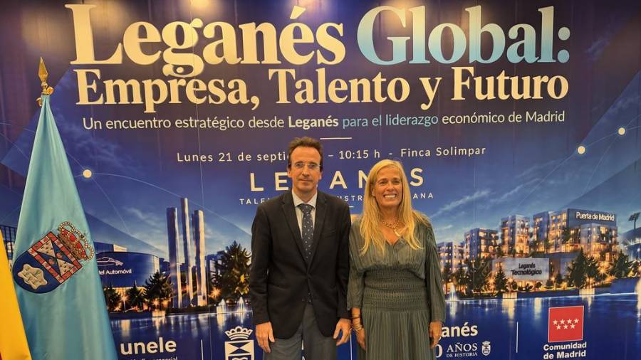 El alcalde, Miguel Ángel Recuenco, junto a la Consejera de Economía, Hacienda y Empleo de la Comunidad de Madrid, Rocío Albert, en el III Encuentro Leganés Global