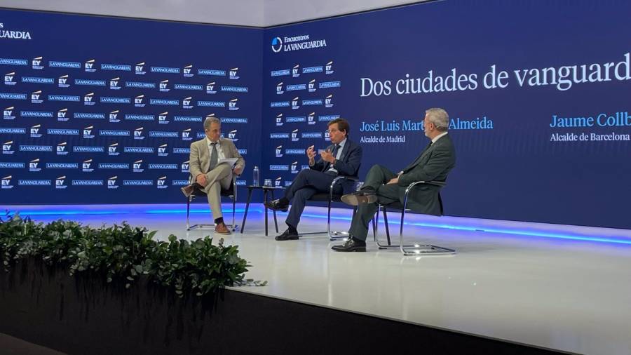 Coloquio entre el alcalde de Madrid, José Luis Martínez-Almeida, y el alcalde de Barcelona, Jaume Collboni, en la capital catalana