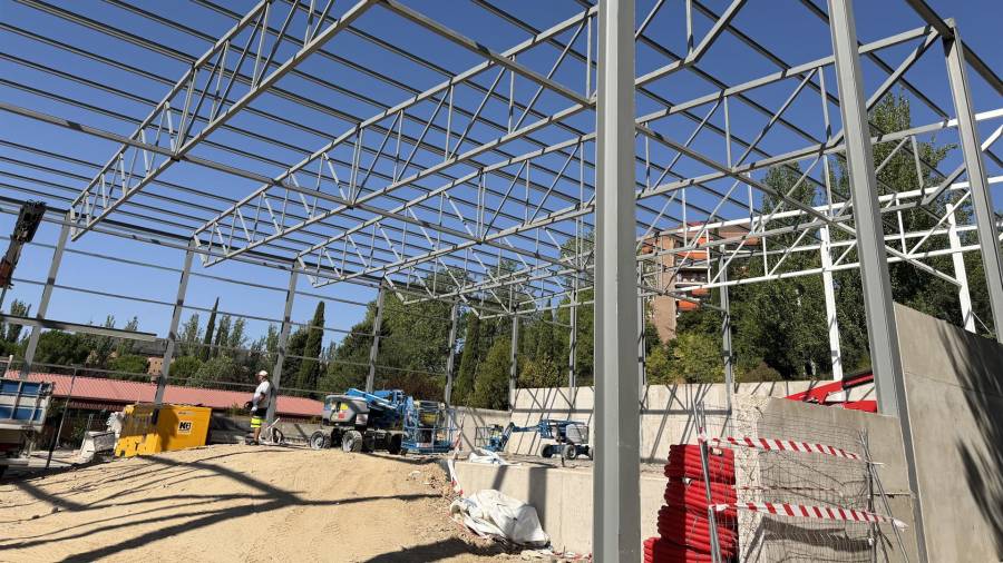 La pista de Pádel Indoor, una de las obras que en las que el Consistorio está trabajando este verano