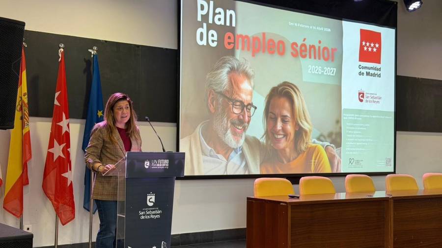 La tercera teniente de alcaldesa y concejal de Innovación y Empleo, Nuria Castro Crespo, en la presentación del Plan de Empleo Sénior en el municipio