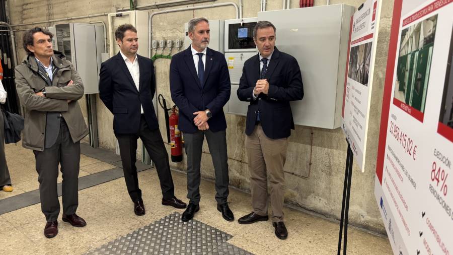 El viceconsejero de Vivienda, Transportes e Infraestructuras, José María García, durante su visita a la estación de República Argentina