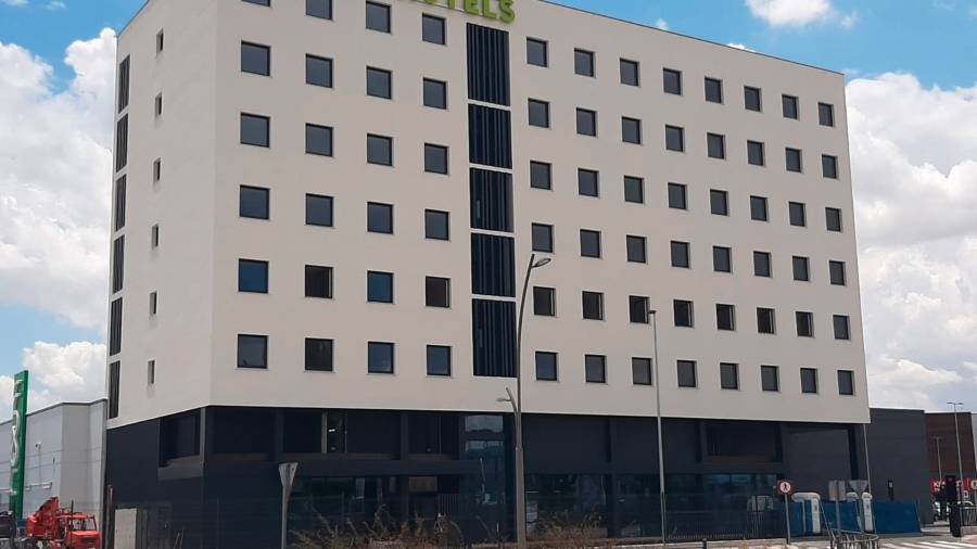 Avintia Inmobiliaria completa la venta del B&amp;B Hotel Fuenlabrada a un family office de Castilla y León