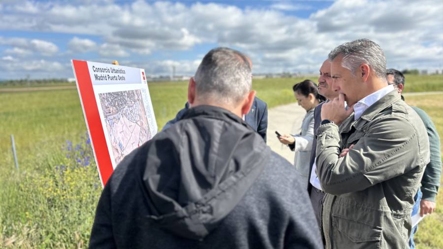 El consejero de Medio Ambiente, Agricultura e Interior de la Comunidad de Madrid, Carlos Novillo, visita los terrenos del consorcio urbanístico Madrid Puerta Oeste