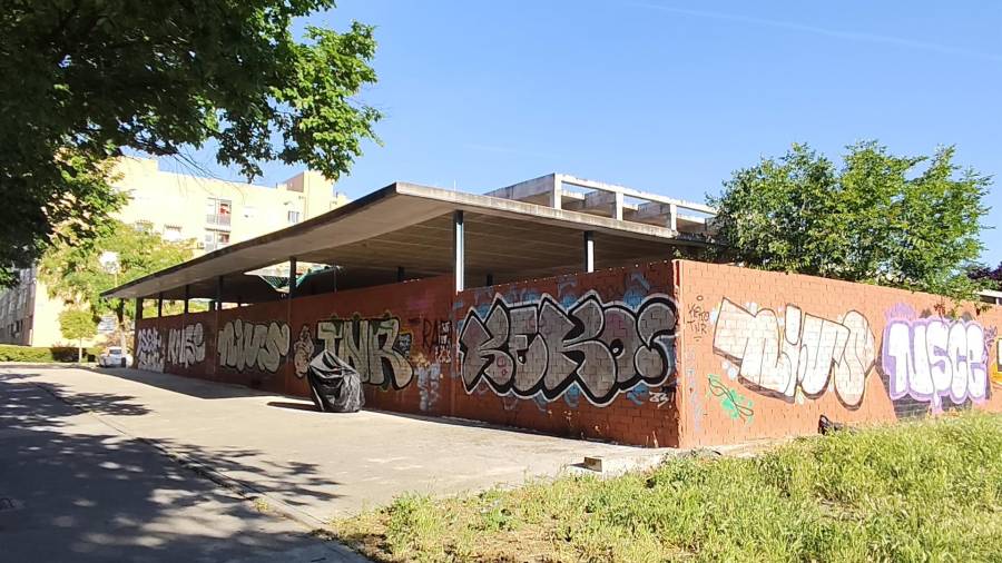Deteriorado esqueleto de hormigón tras la paralización del proyecto centro cívico de Leganés Norte