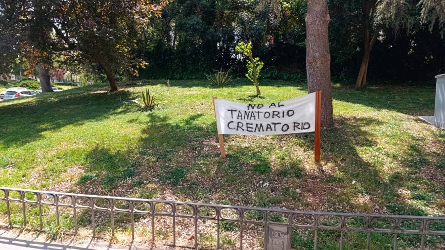 Vecinos recogen firmas contra la instalación de un tanatorio-crematoria a unos 350 metros de viviendas
