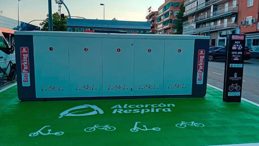 Alcorcón estrena aparcabicis inteligentes