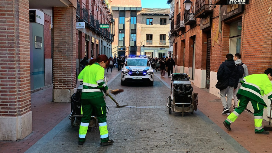 Operarios del dispositivo de Limpieza para Semana Santa