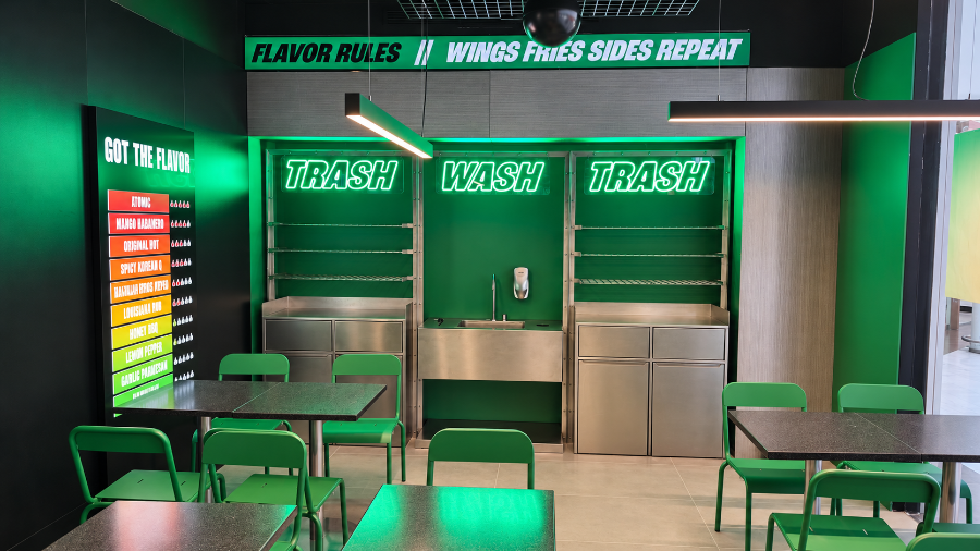Una de las zonas del restaurante Wingstop en el Centro Comercial Westfield Parquesur de Leganés