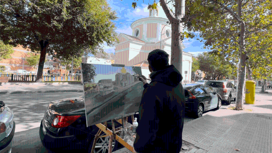 Una persona dibuja en un lienzo la Ermita de San Nicasio