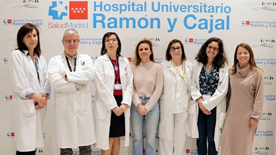 Pilar Garrido, jefa del Servicio de Oncología Médica Hospital Ramón y Cajal; Javier Zamora, responsable de la Unidad de Bioestadística Clínica Hospital Ramón y Cajal; Carmen Guillén, jefa de Sección de Oncología Médica y responsable de la Unidad de Cáncer Familiar Hospital Ramón y Cajal; Victoria López, facultativa especialista de Oncología Médica Hospital Ramón y Cajal; María Teresa Salazar, enfermera de la Unidad de Cáncer Familiar Hospital Ramón y Cajal; Elena Vida, facultativa especialista de Oncología Médica Hospital Ramón y Cajal; y Rosana Madroñal, directora de la Fundación Sener