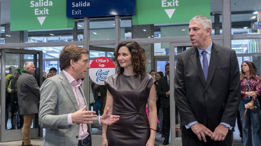 El alcalde de Madrid, José Luis Martínez-Almeida, y la presidenta de la Comunidad, Isabel Díaz Ayuso, participan en la celebración del Día de Madrid en Fitur 2025