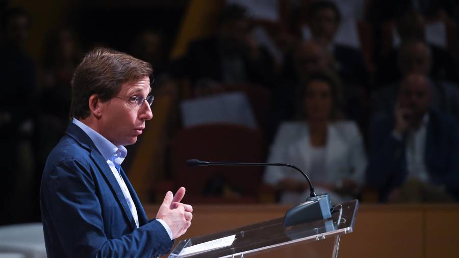 El alcalde de Madrid, José Luis Martínez-Almeida, interviene durante la inauguración del V Foro ATA de Emprendedores y Autónomos en Madrid, en la Fundación Canal Isabel II