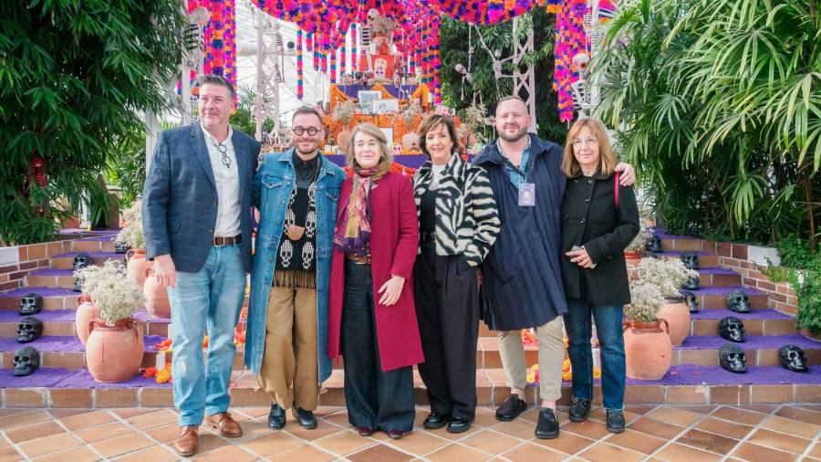 La delegada de Cultura, Turismo y Deporte, Marta Rivera de la Cruz, en la presentación de los altares mexicanos del Día de Muertos