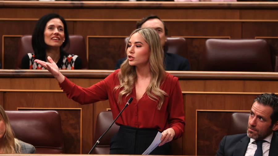 La diputada del PP, Noelia Núñez, durante un pleno en el Congreso de los Diputados