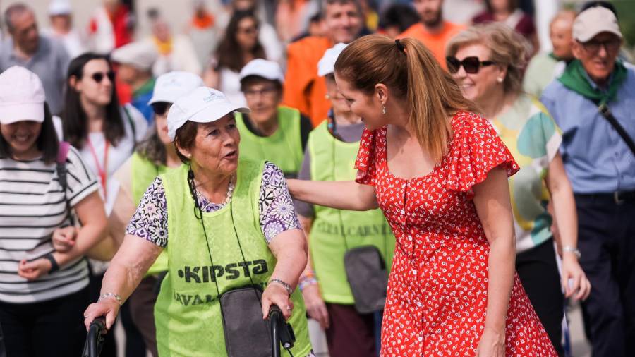 La consejera de Familia, Juventud y Asuntos Sociales, Ana Dávila, en la Marcha de Mayores