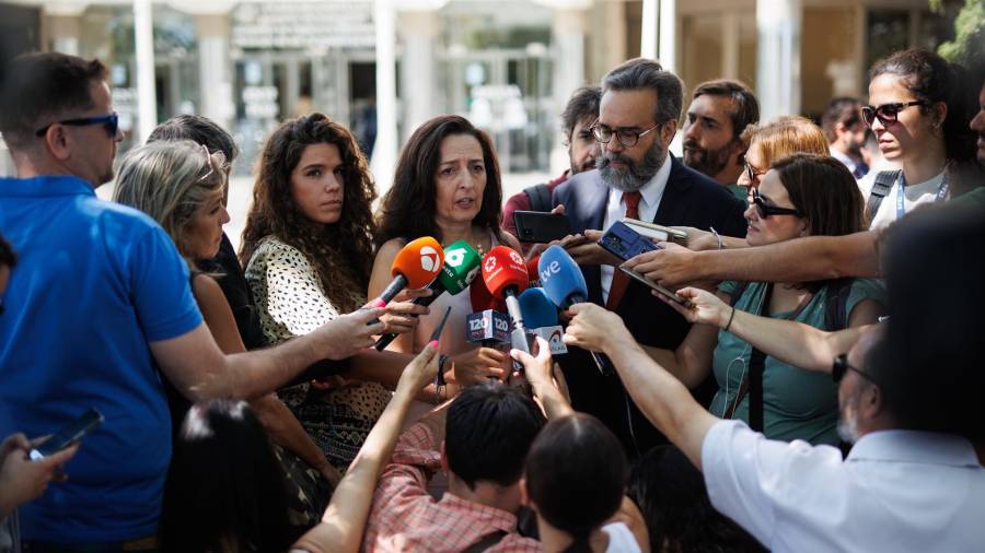 La coordinadora nacional jurídica de VOX, Marta Castro, atiende a medios a su llegada a los Juzgados de Plaza de Castilla por el caso Begoña, a 15 de julio de 2024, en Madrid