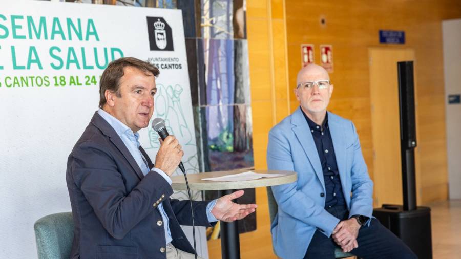 El alcalde, Jesús Moreno, y el concejal de Salud Pública, Mario Arancón, presentan la programación de la Semana de la Salud