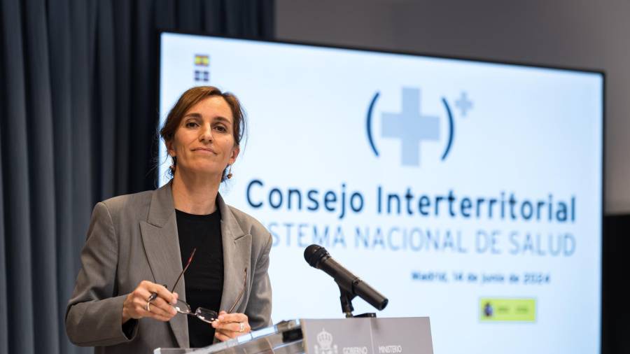 La ministra de Sanidad, Mónica García, ofrece una rueda de prensa tras el pleno del Consejo Interterritorial del Sistema Nacional de Salud (CISNS)