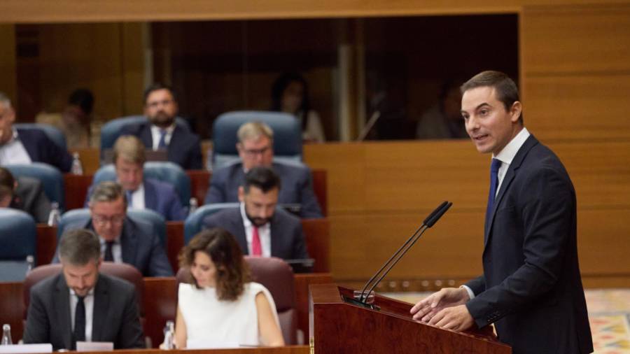 El secretario general del PSOE-M, Juan Lobato, interviene durante la segunda sesión del Debate del Estado de la Región, en la Asamblea de Madrid