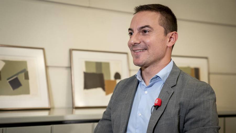 El secretario general del PSOE-M, Juan Lobato, durante una entrevista para Europa Press, en el Senado, a 8 de octubre de 2024, en Madrid (España). Juan Lobato Gandarias es técnico de Hacienda del Estado y político español del PSOE como Secretario General