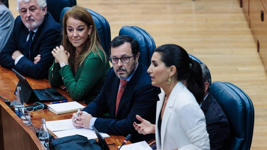 El futuro presidente de Vox Madrid, José Antonio Fúster, y la portavoz de Vox Madrid en la Asamblea, Rocío Monasterio