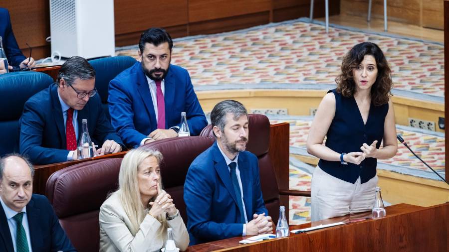 La presidenta de la Comunidad de Madrid y del PP de Madrid, Isabel Díaz Ayuso, interviene durante el pleno en la Asamblea de Madrid