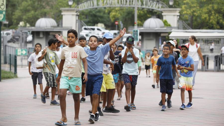 Niños Saharauis del programa ‘Vacaciones en Paz’ en el Parque de Atracciones