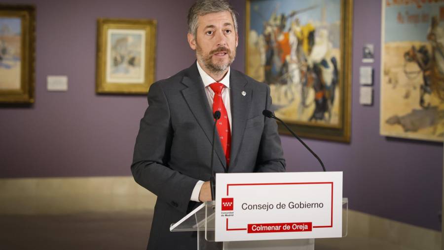 El consejero de Presidencia, Justicia y Administración Local, Miguel Ángel García, tras la reunión del Consejo de Gobierno, en el Ayuntamiento de Colmenar de Oreja
