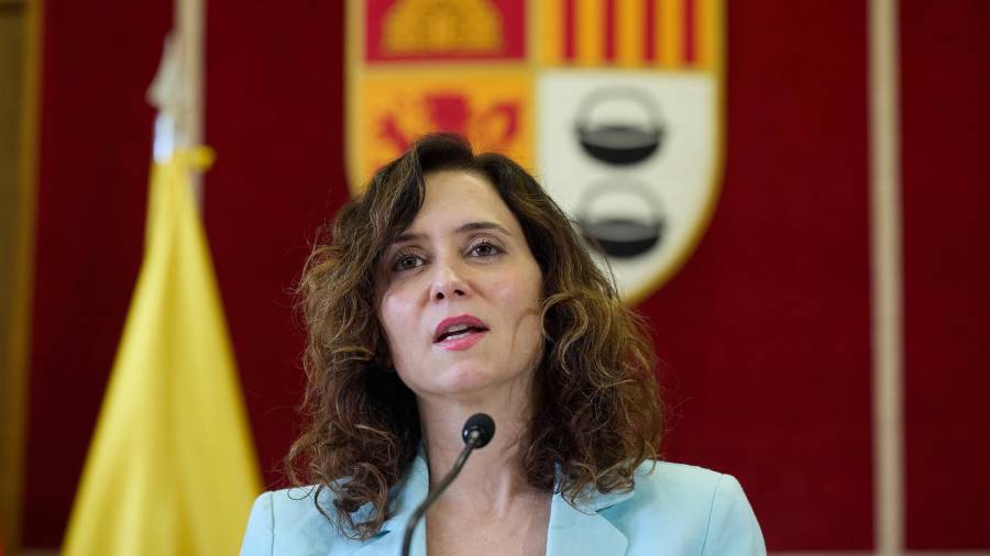 La presidenta de la Comunidad de Madrid, Isabel Díaz Ayuso, ofrece una rueda de prensa tras la reunión del Consejo de Gobierno, en el Ayuntamiento de Torrejón de Ardoz