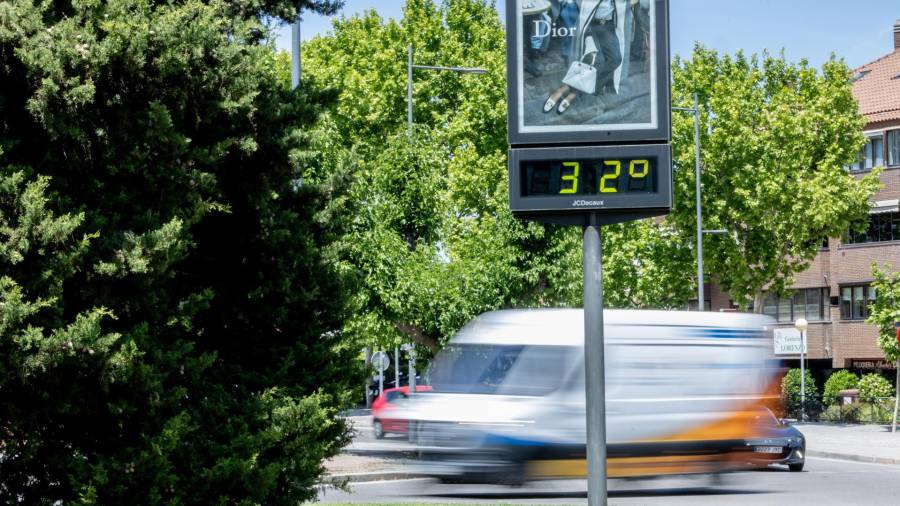 Un termómetro indica la temperatura, a 22 de mayo de 2026, en Madrid