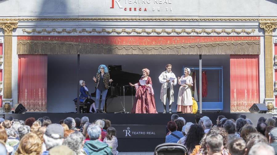 Actuación en la carroza durante la gira