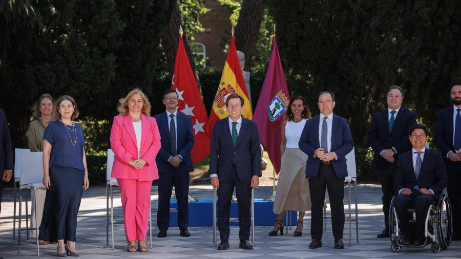 El alcalde de Madrid, José Luis Martínez-Almeida, hace balance de su primer año de Gobierno de mayoría absoluta junto al resto de 28 concejales del PP