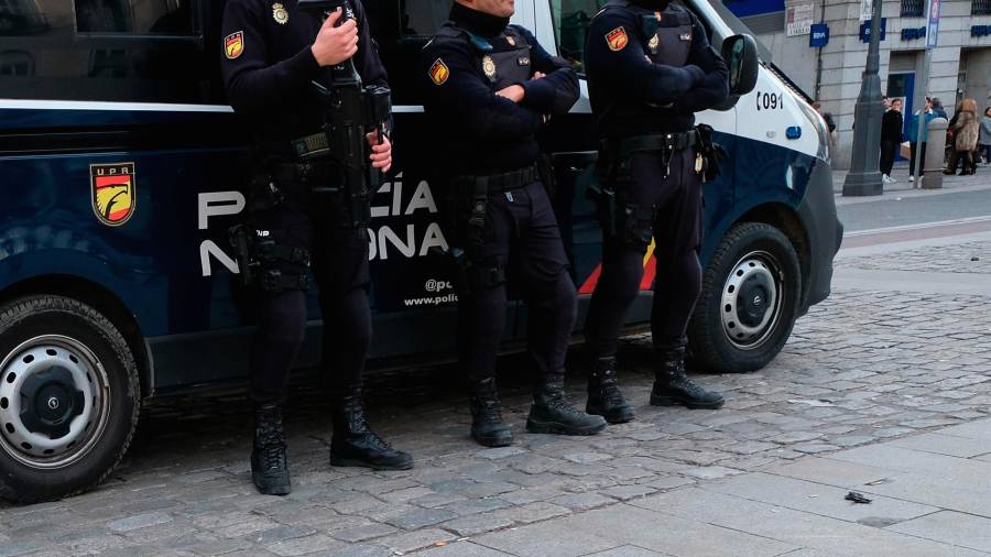 Imagen de recurso de tres agentes de Policía Nacional