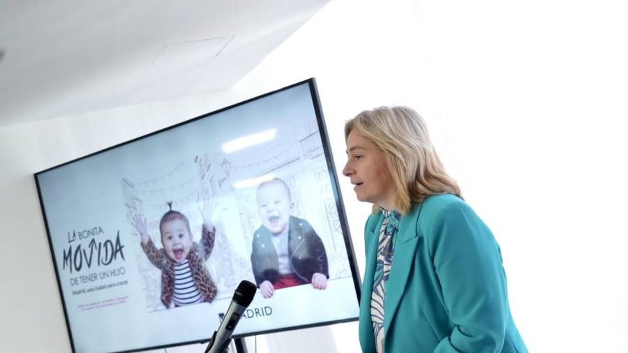 La vicealcaldesa, Inma Sanz, durante la presentación de las nuevas ayudas por nacimiento y adopción